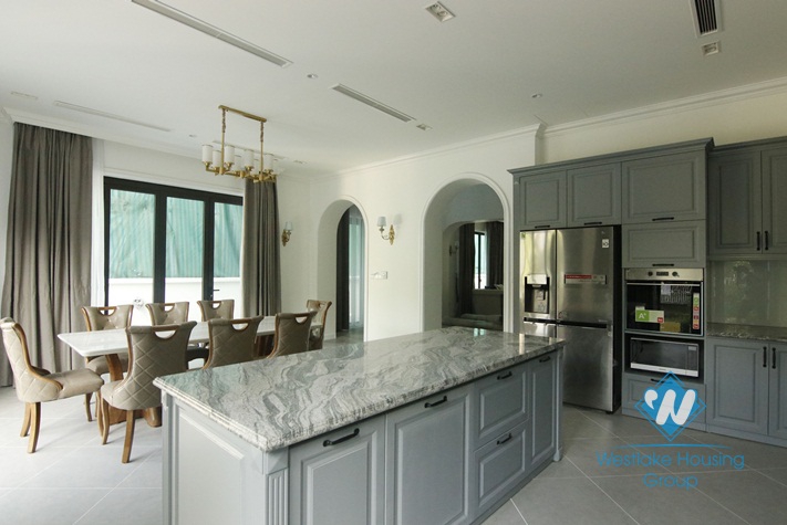 A gorgeous villa in Vinhome Riverside Long Bien for rent